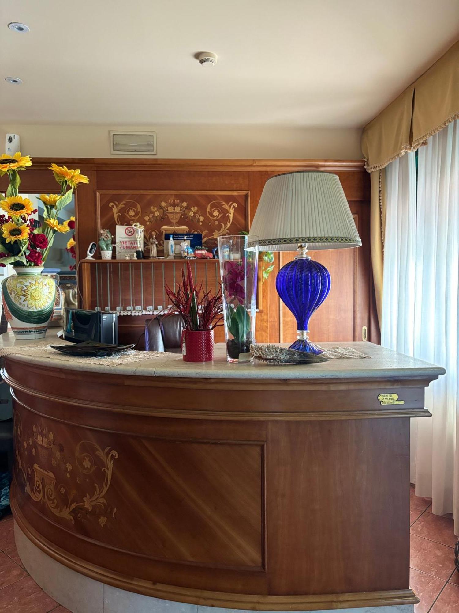 Hotel Ristorante Amalfitana Dello Εξωτερικό φωτογραφία